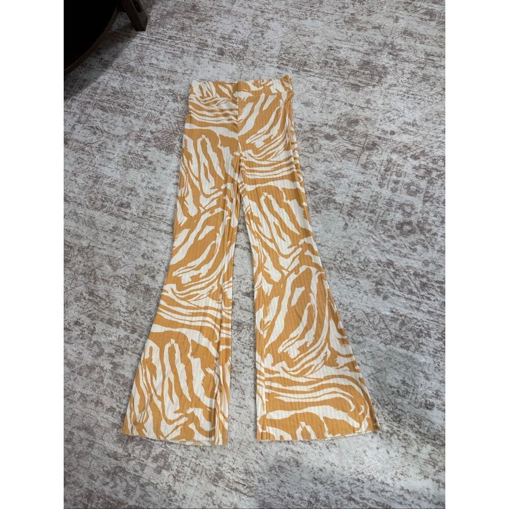 NWT H&MโWomen's Zebra Print Ribbed Flared Trouser Pants Yellow White Size Small
